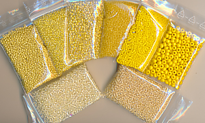 Wundertüte Rocailles gelb, Inhalt 50 g, 6--10 Tüten pro Pack, Glas sortiert wechselnd