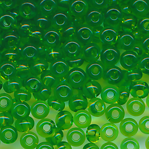 Rocailles mai-grün, Inhalt 6 g. Größe 15/0 (1,5 mm)