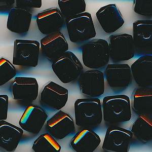 Glasperlen schwarz, Inhalt 40 Stück, Größe 4 mm, Würfel