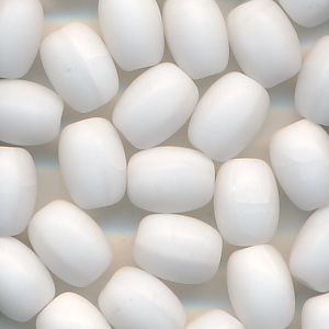 Glasperlen weiß matt, Inhalt 25 Stück, Größe 5 x 7 mm, Navette